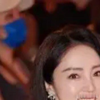 佟丽娅哽咽警告张维伊必须珍惜董璇，佟丽娅与董璇相识20年，两人友谊是娱乐圈公认的