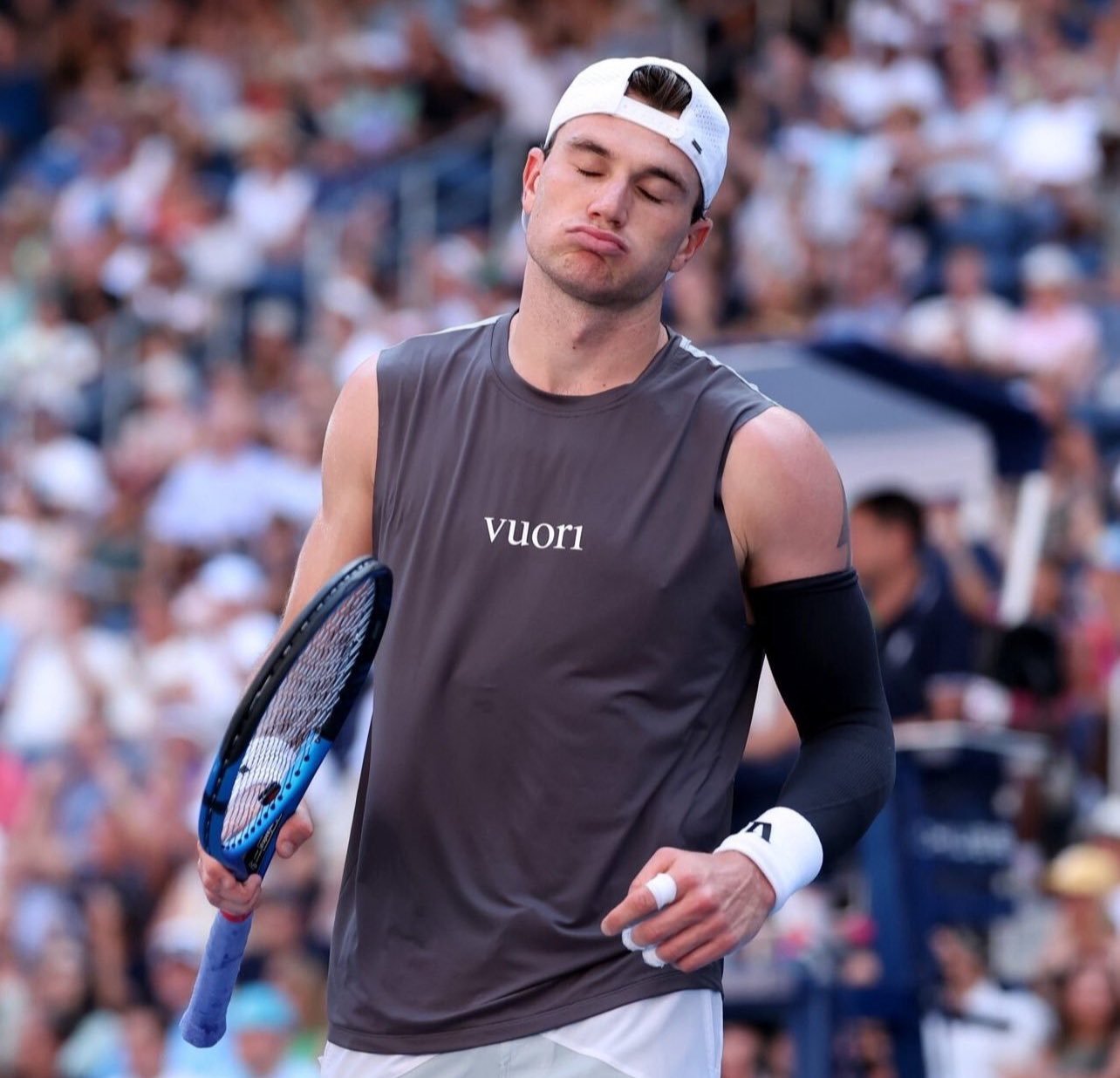 网坛风云 男模德雷珀宣布退出马德里大师赛，他的签位将由幸运落败者获得。ATP