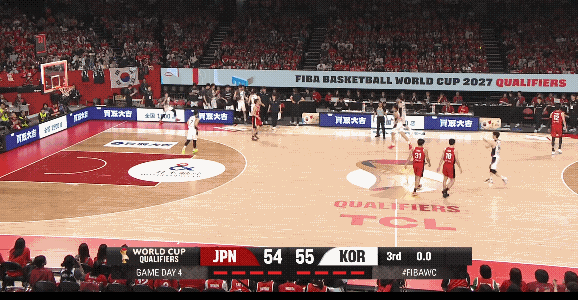 日本男篮和韩国男篮暂时打成54:55，两支球队打的的确是跟焦灼，这一次世预赛规则
