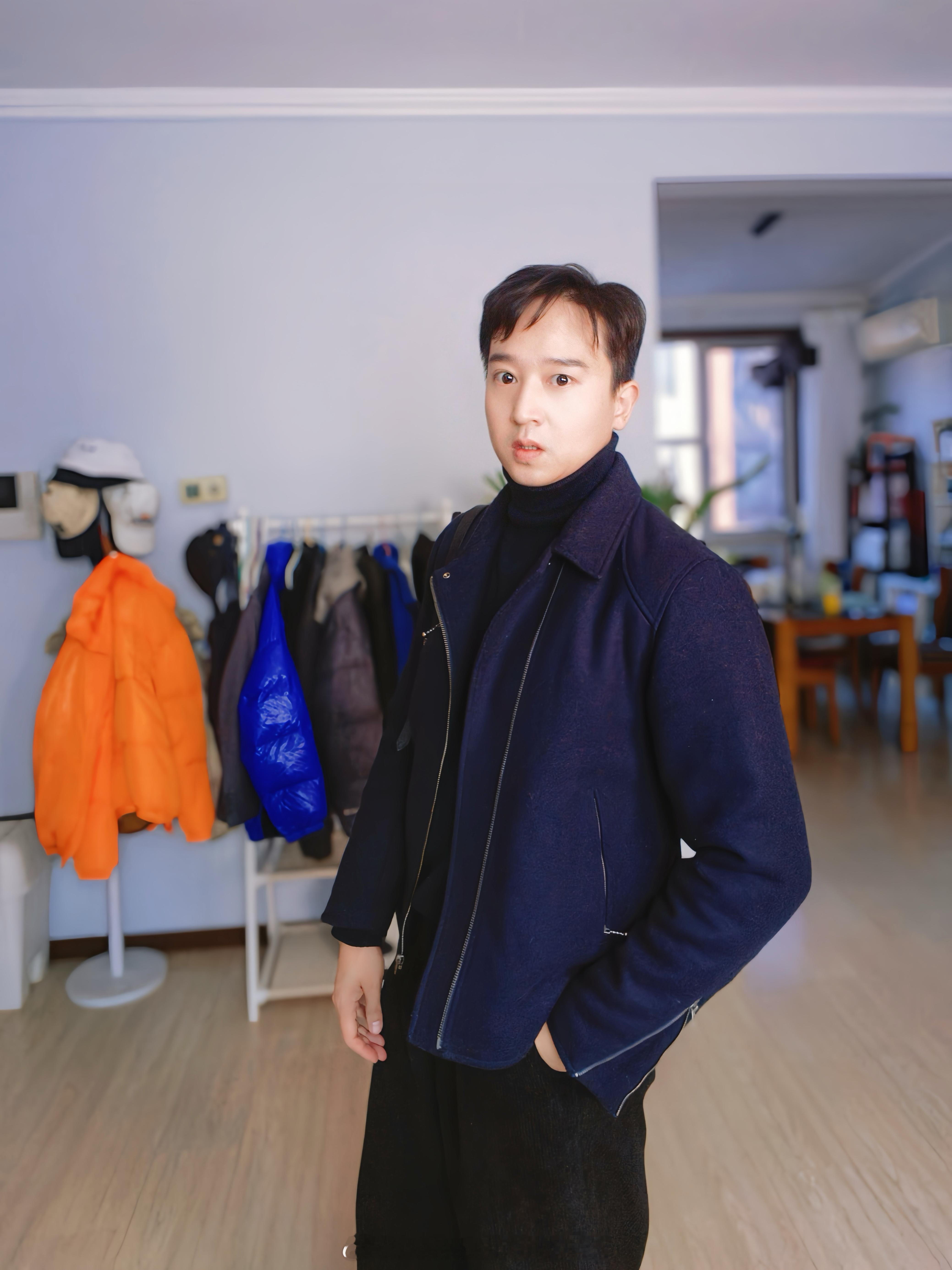 冬天不喜欢穿羽绒服的人举手，你们都穿什么？[耶] 