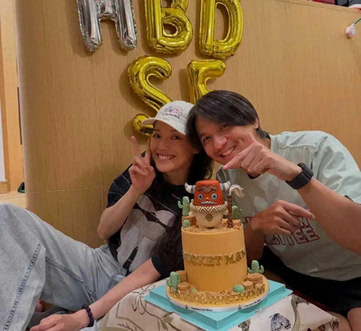 舒淇回港给冯德伦庆生，素颜美得不像话，两只猫意外抢镜 ​​​