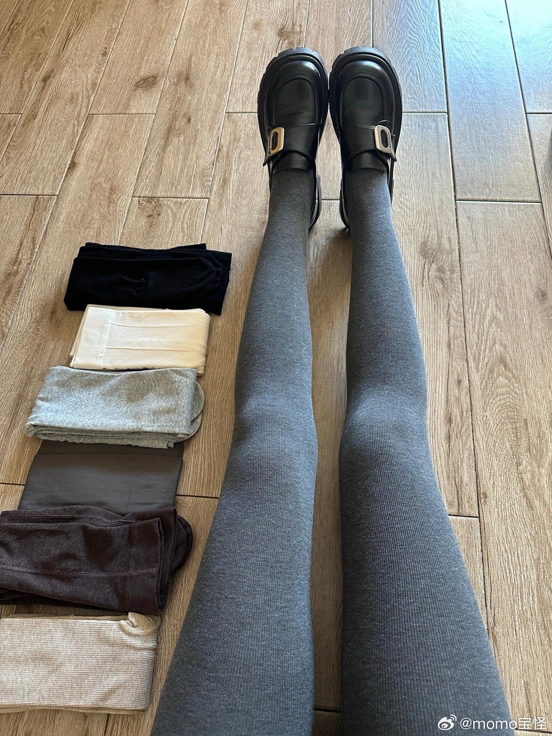 颜值[超话]  普通美女第一次感受到连裤袜外穿的魅力！谁懂啊，第一次尝试连裤袜，