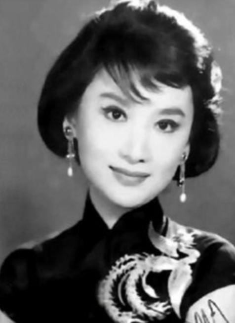 1962年，61岁的梁思成，迎娶小自己27岁的助手林洙，新婚夜，梁思成对林洙说：