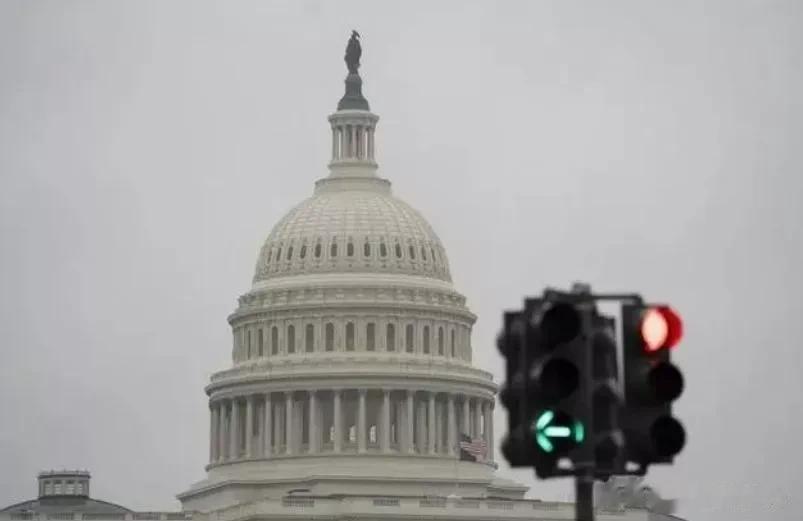 “拜登VS特朗普”闹剧再上演，说“不”的美国人数量创新高！

来源:海峡快讯

