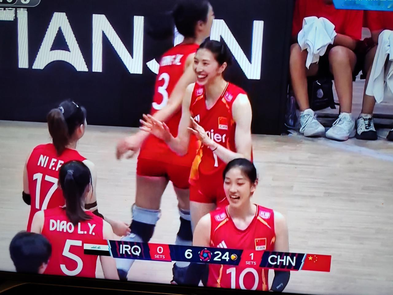2026年8月22号女排亚锦赛中国女排对阵伊拉克女排，第一局中国女排25：4胜利