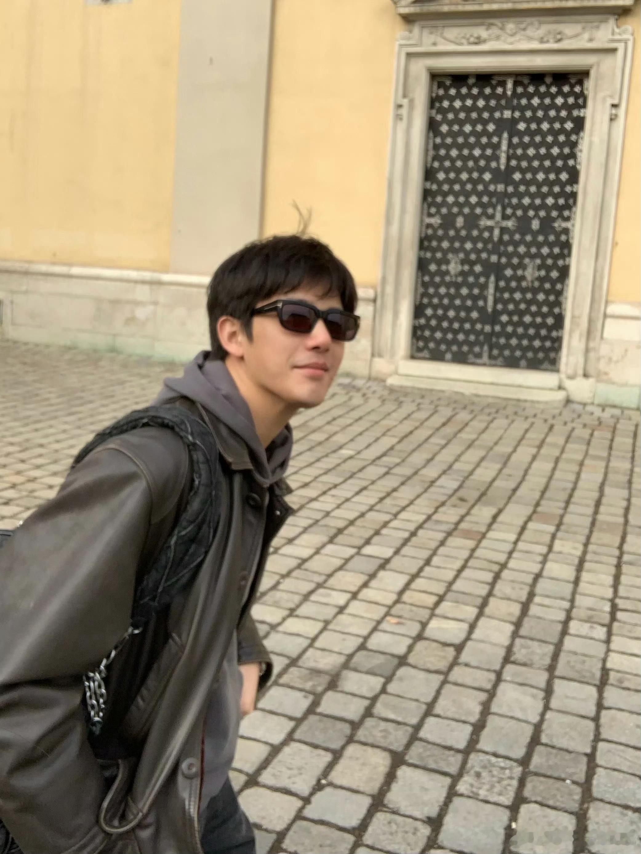 王安宇季清和王安宇想把你和时间藏起来你是银河洒向人间的糖，是疲惫生活里突然亮起的