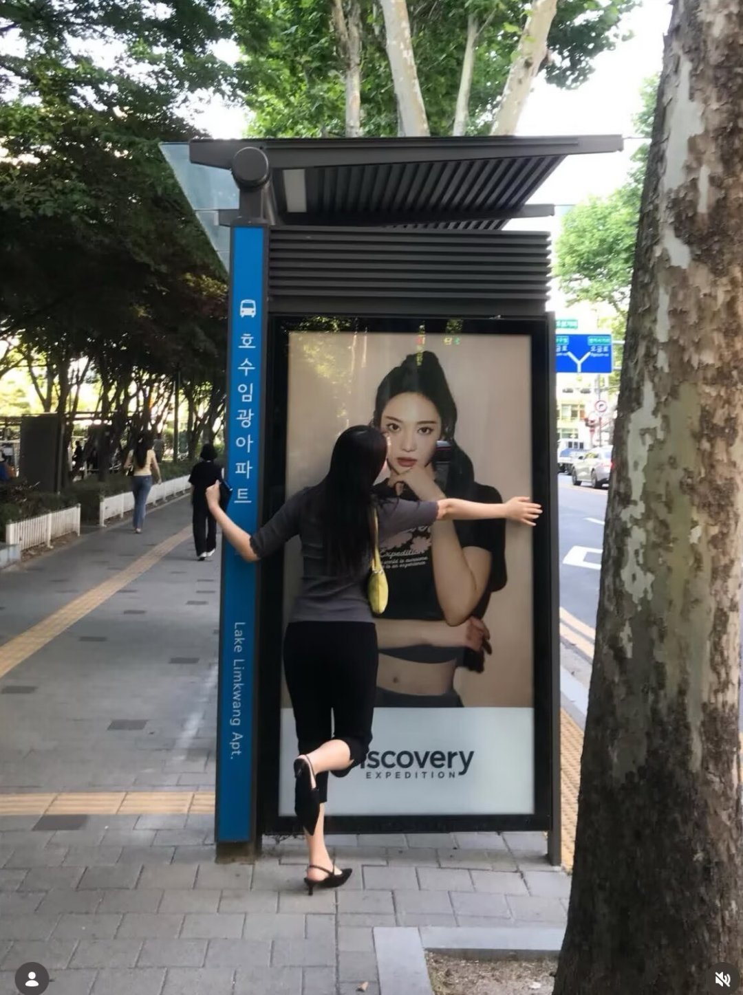 什么‼️‼️Discovery妈妈也在🇰🇷公交车站投放了宁宁的新一季广告，品