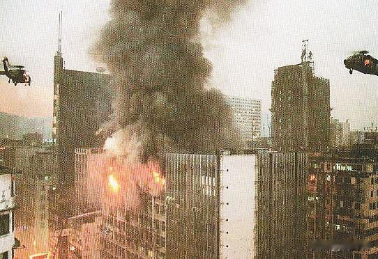 香港的大火让我了解到，距离不仅会产生美，更加会产生安全。假设这七幢楼房的间距不是