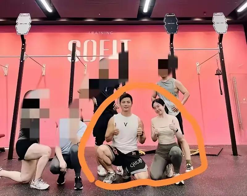 顾行长的老婆被一个初中毕业的街溜子睡了，你们知道事情多严重吗？