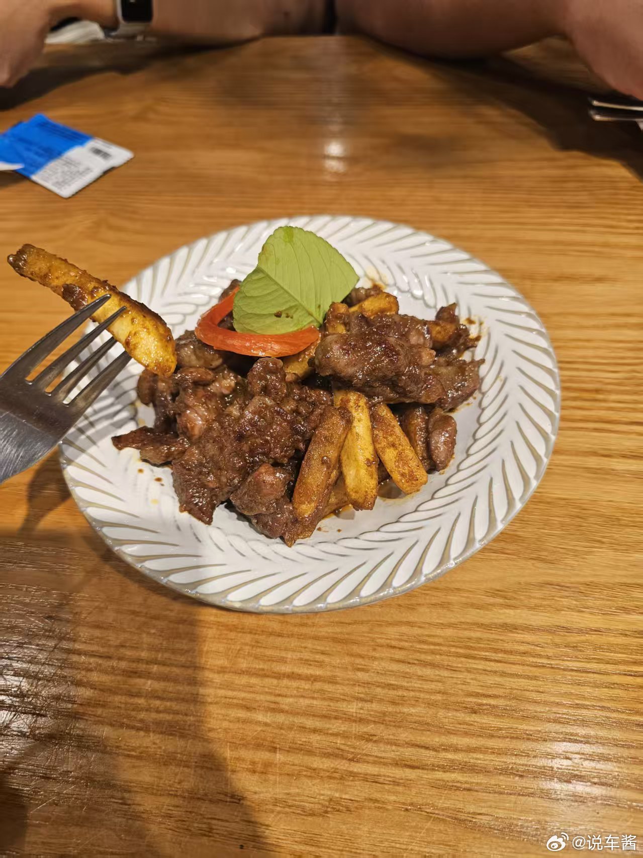 周末本来跟朋友想去吃西贝，没想到人很多，看来大家网络和现实分得很清啊不想排队，于
