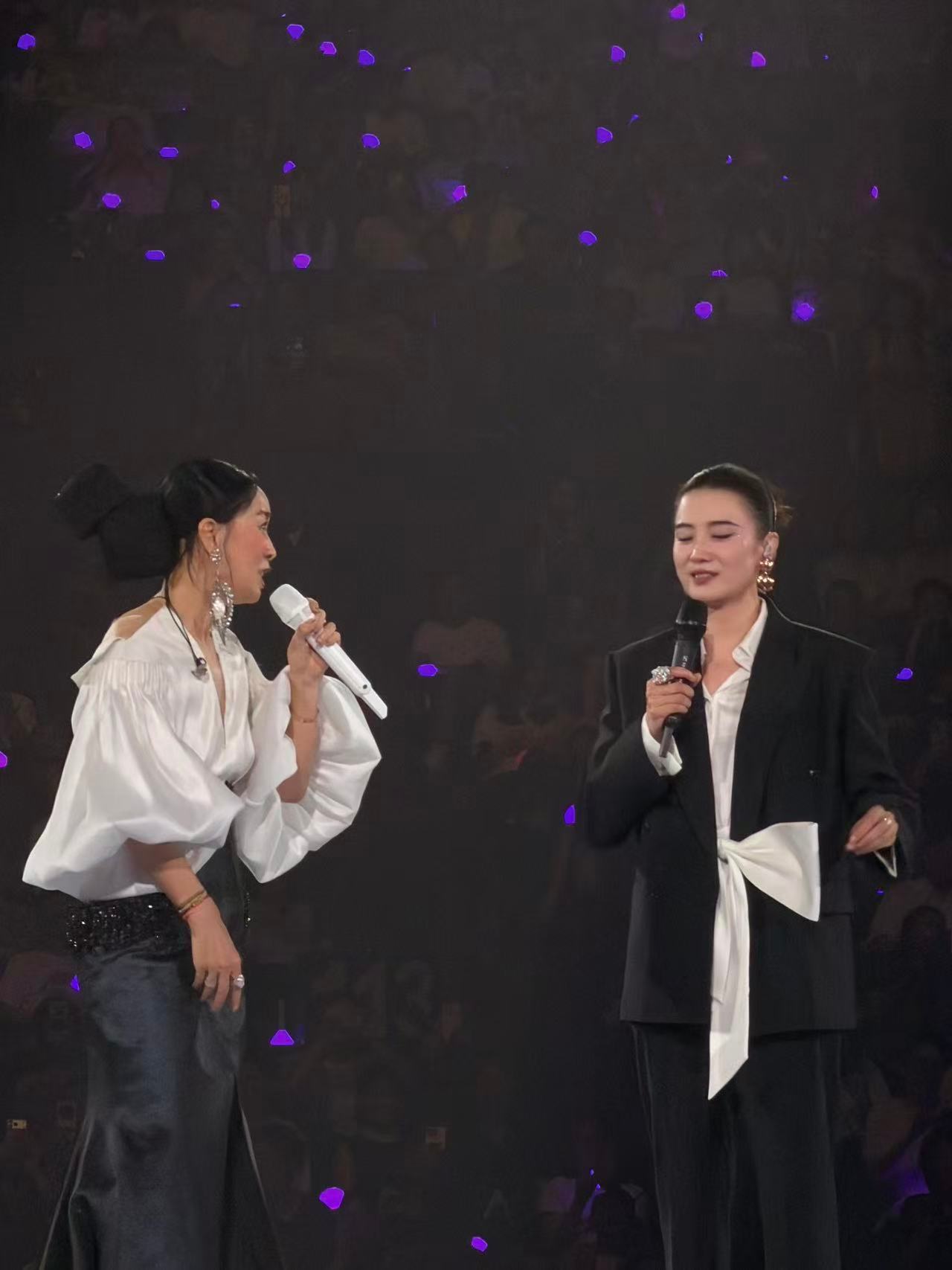 那英南京演唱会开口跪那英南京演唱会一开场就王炸 不愧是天后级现场，南京演唱会开篇