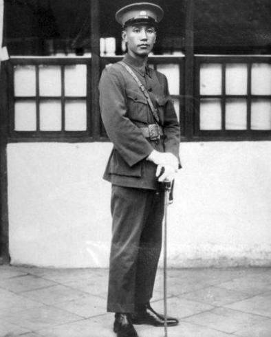 1935年，蒋介石逼迫王家烈交出兵权，王家烈同意下野，蒋介石还给了他5000大洋