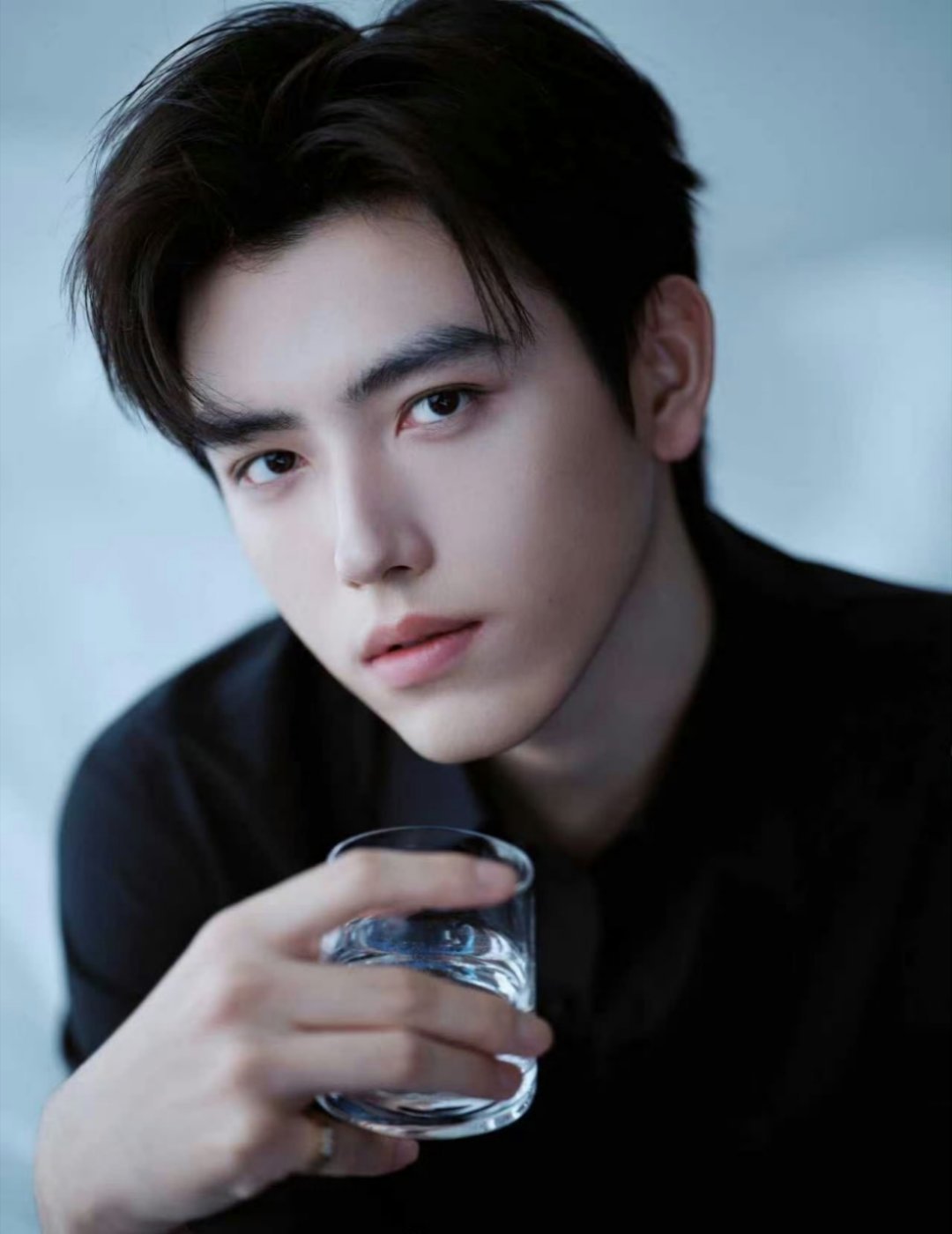 陈飞宇减肥前后对比减肥前可爱宝，减肥后太帅了我的哥！期待陈飞宇方穆扬