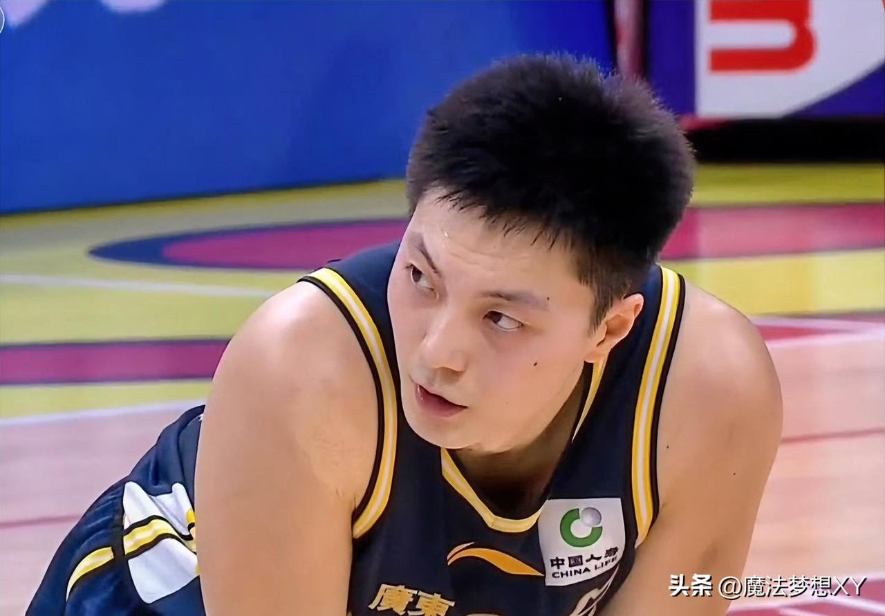 广东男篮管理层要坐不住了，
不是因为排名跌至第4，
而是因为球队本赛季已经
4次