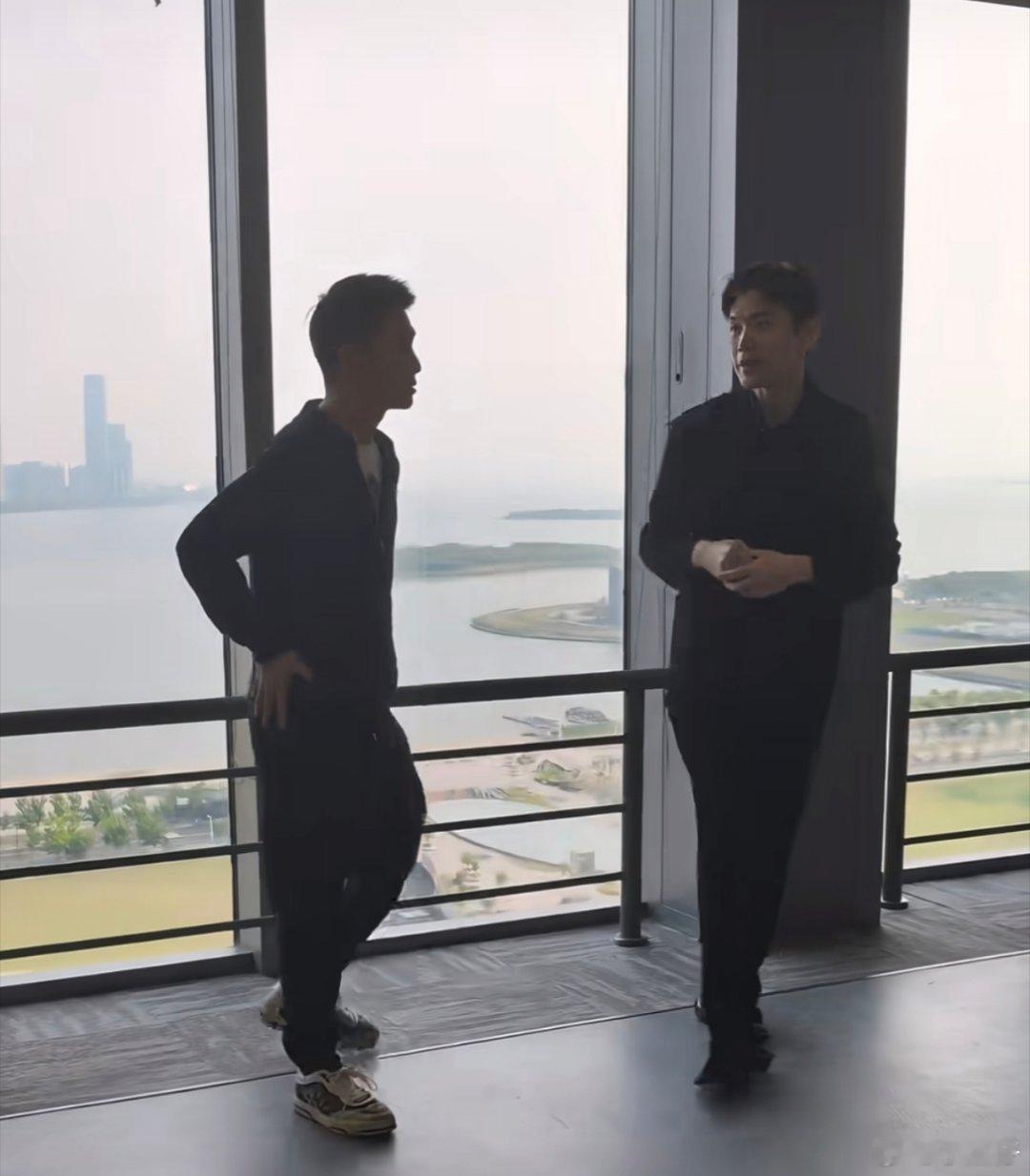本来以为两个同事谈话，一回头，两个百亿大佬这是要投资追觅？！追觅