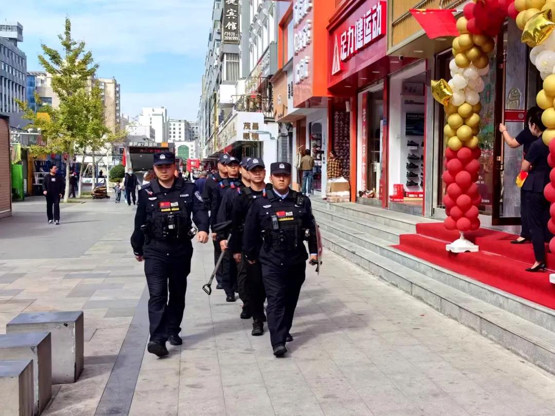 哪有什么岁月静好，不过是有人在为你负重前行！

一年一度的国庆，中秋佳节来临，全