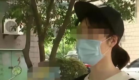 “真扯啊？”杭州，两名女大学生合租时，嫌弃窗帘旧脏便随手扔掉了，随后又自费300