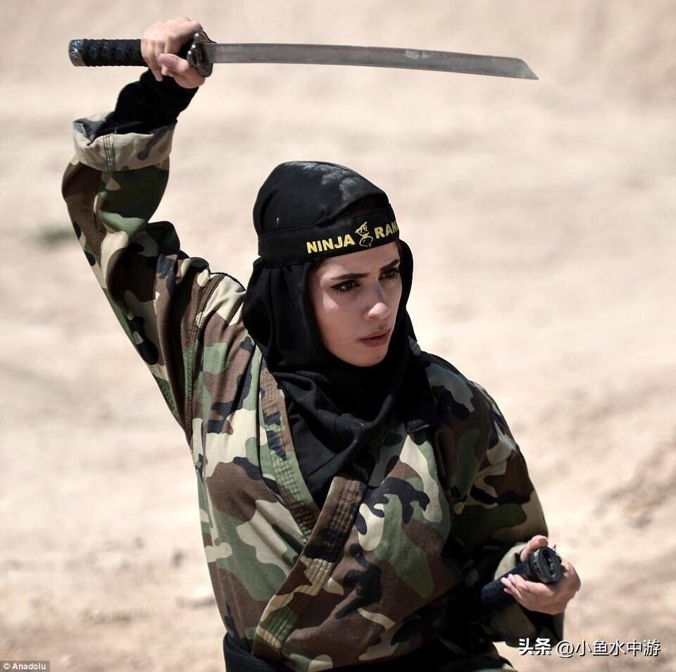 🤺🇮🇷 来自伊朗女忍者学院的伊朗忍者。
 
伊朗的女忍者（Kunoichi