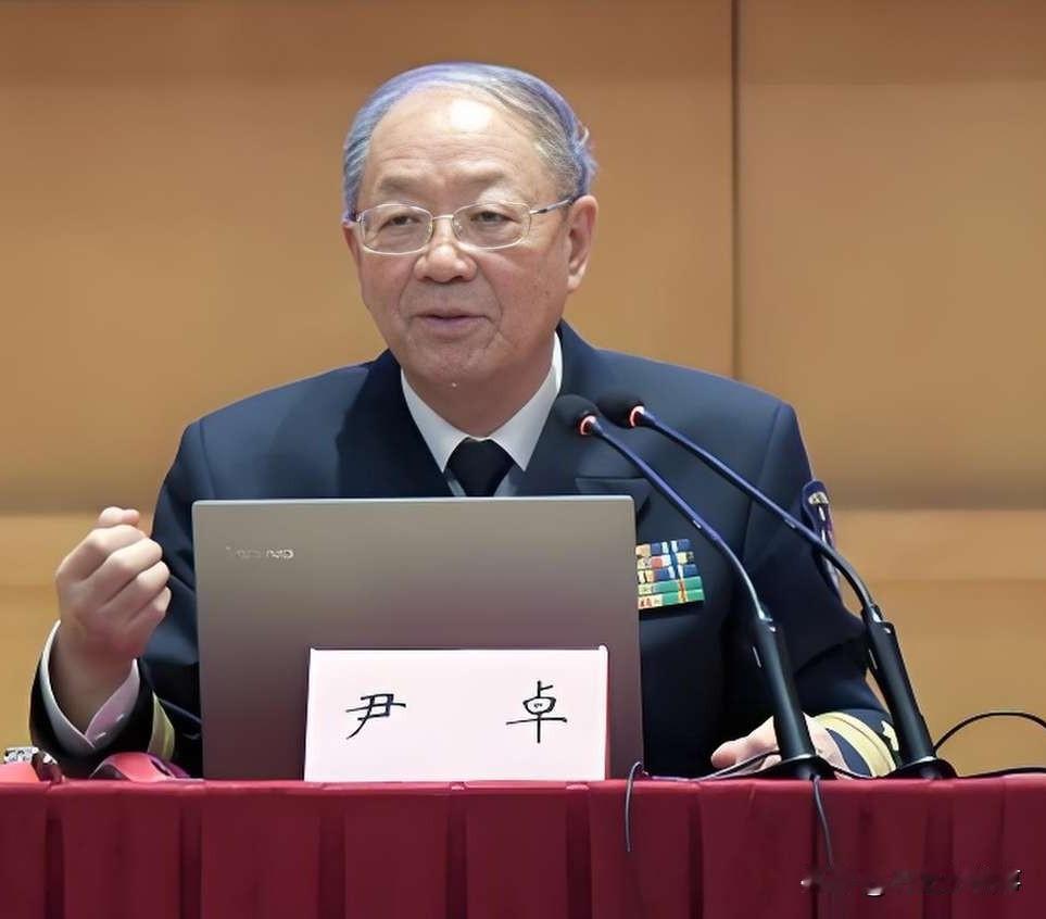 尹卓，男，汉族，江西省泰和县人，1945年9月生，中共党员。开国少将尹明亮之子，