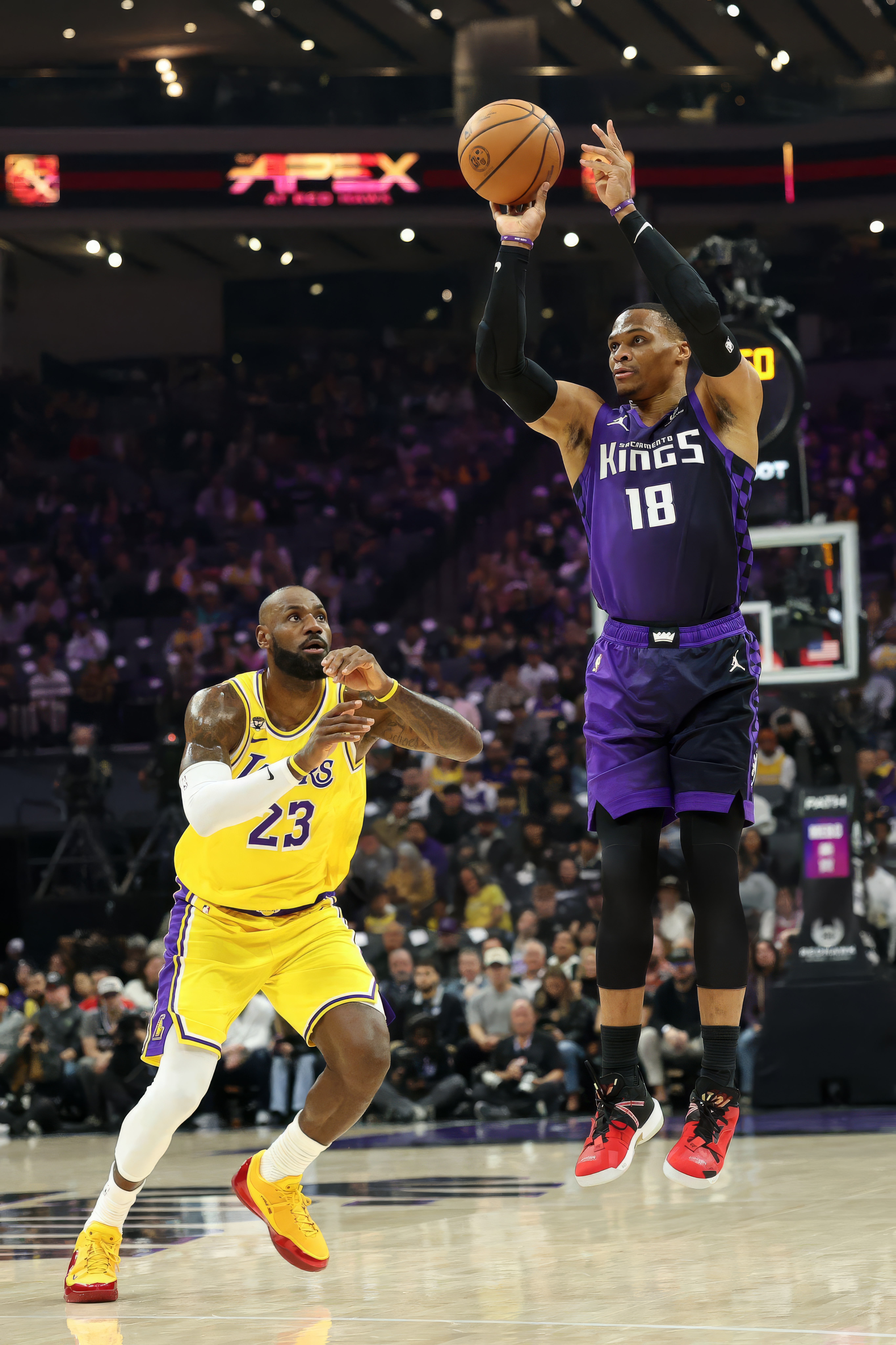 全场比赛结束，国王124：112湖人，两连胜！威少16中8，三分8中4得到22分