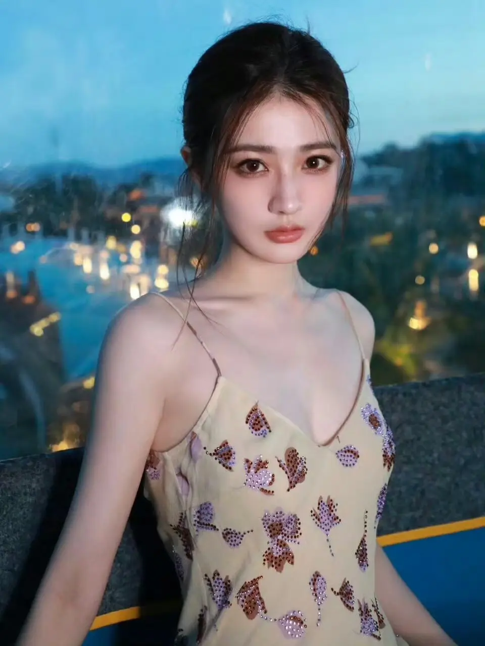 徐璐。