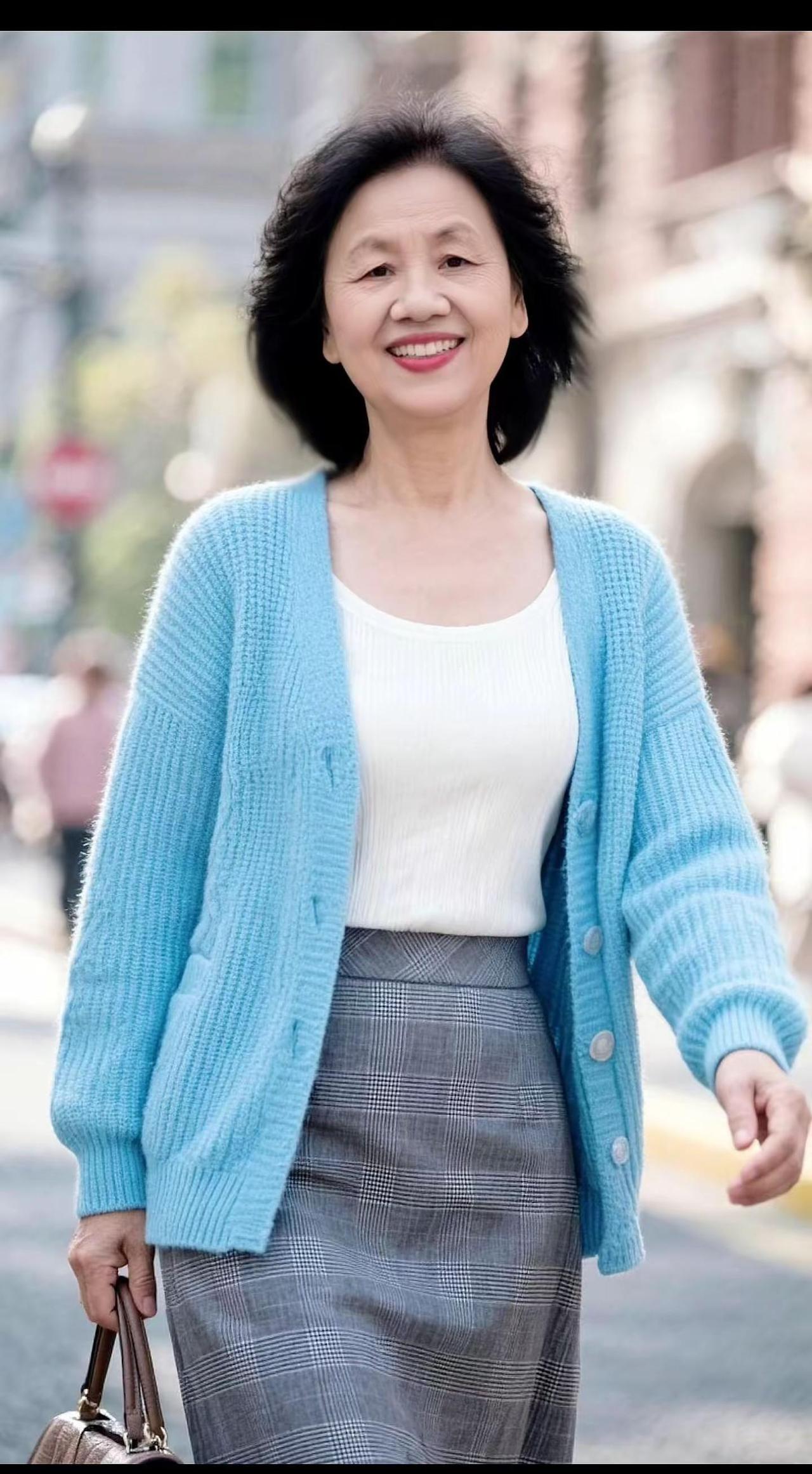 心情不是人生的全部，却能左右人生的全部。万事由心起，心宽烦恼无。把心放宽，把事看