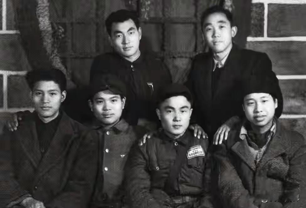 大学毕业第一份工作
就在沈阳
后排左一
猜猜是谁晒图笔记大赛
青春毕业合影