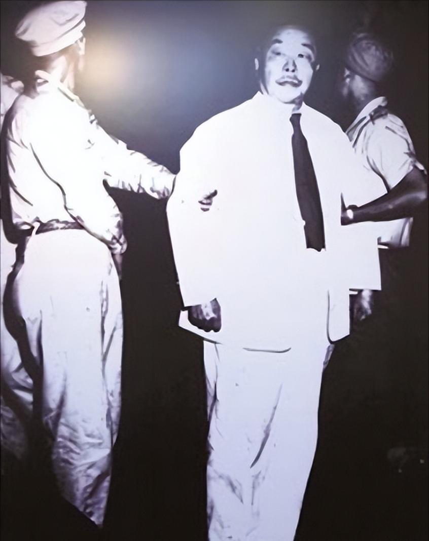 [微风]1950年6月18日，国民党上将陈仪被执行枪决，行刑前，蒋鼎文让士兵端来