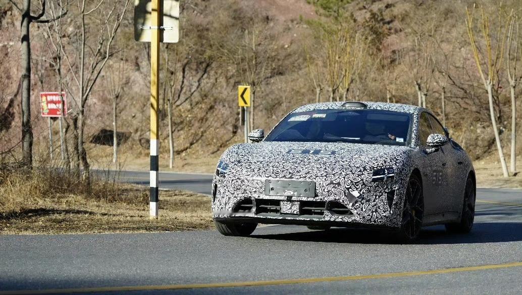 小米SU7换代或涨价2万元网红车都要2年换代，相比较那些没啥热度的车型，已经是很