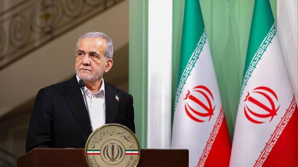 就在刚刚
伊朗总统佩泽希齐扬放出狠话。
4月15日，他在视察红新月会时表态：任何