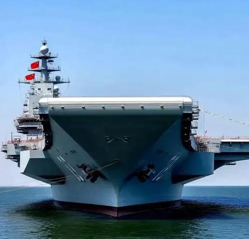 美国把全球带偏了？中国建完004才幡然醒悟：自家的导弹、无人机和激光早就能把航母