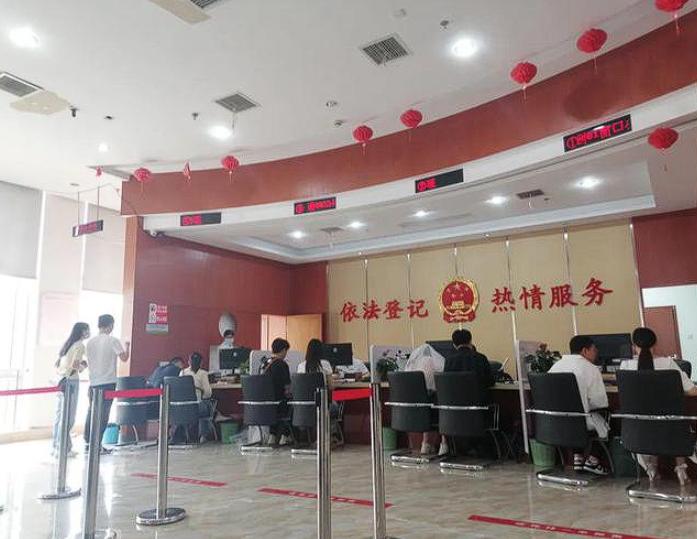 警惕新型骗局！福建福州长乐区民政局的工作人员，在日常办理结婚登记时，发现同一女子