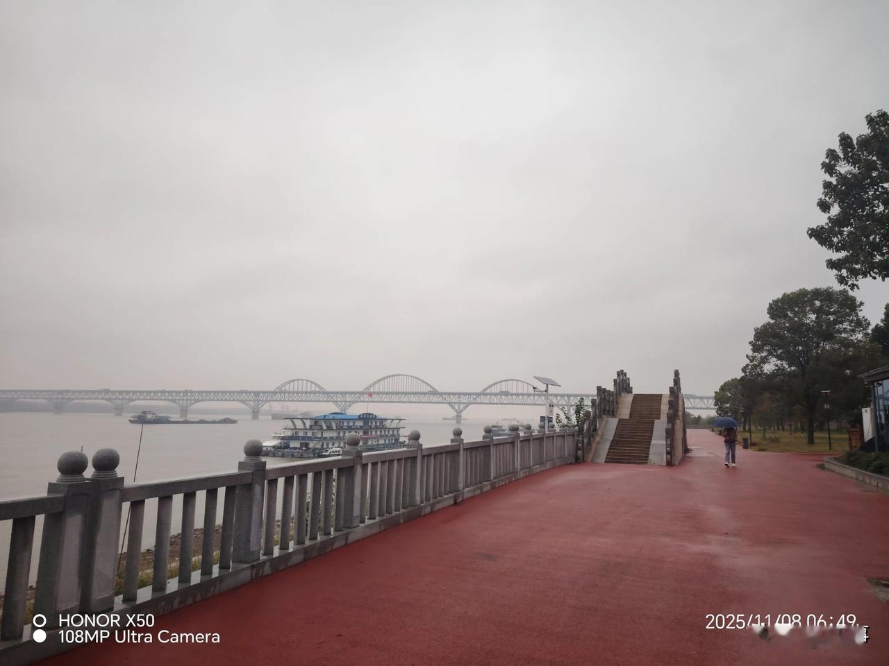 冬日生活打卡季11月8日冬日长江岸边晨练