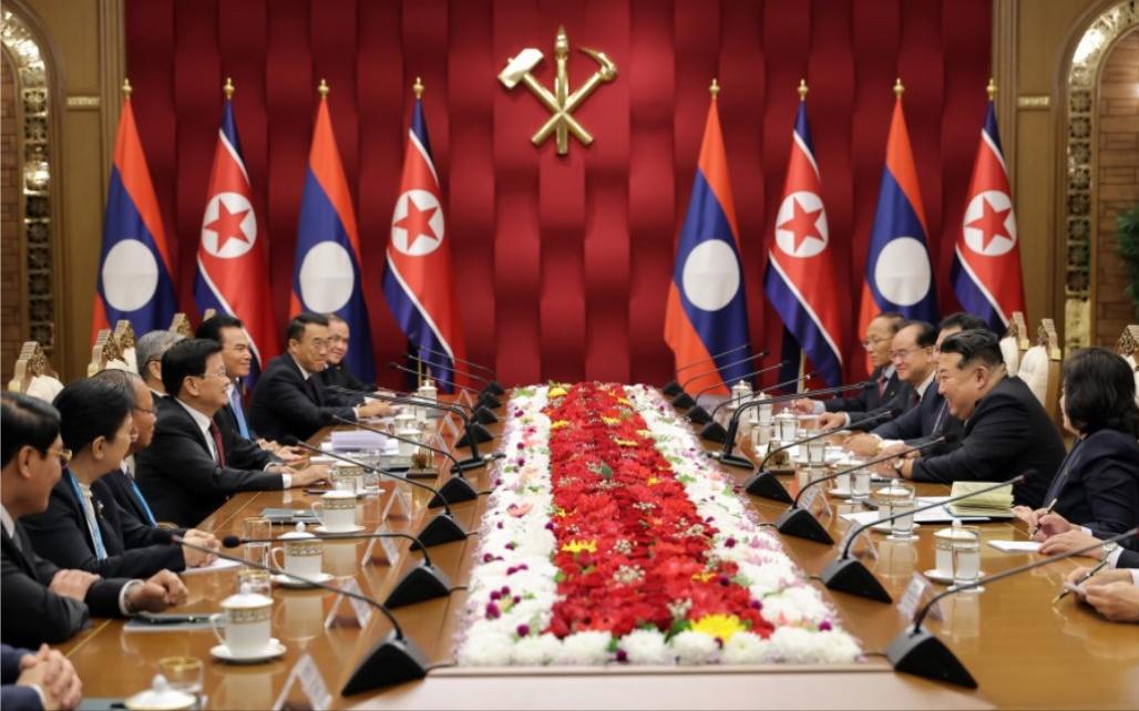 金正恩会见中国、越南、老挝的代表团时候有不同的接待规格。相对来说，金正恩与中国代