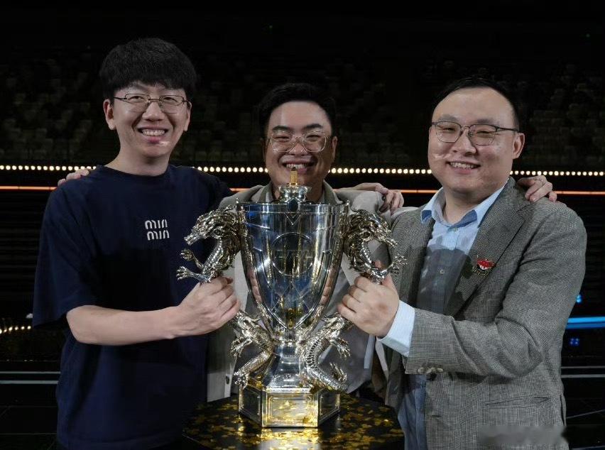 聊完TES，再来说说AL，没想到吧，AL教练也被拒签了[允悲]井盖去不了S16，