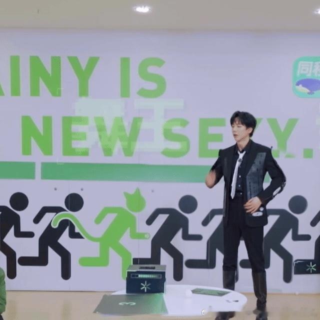 开推请刘宇宁铁证剧组喝奶茶开始推理吧 刘宇宁经常请客果然名不虚传，这次给《铁证》