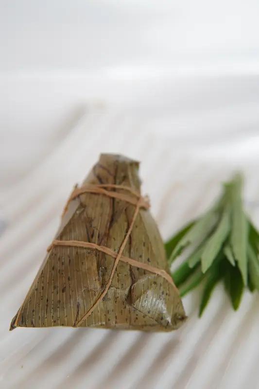 你觉得粽子应该是咸的还是甜的关于粽子的咸和甜味，都各自有它的特色！也要看自己的口