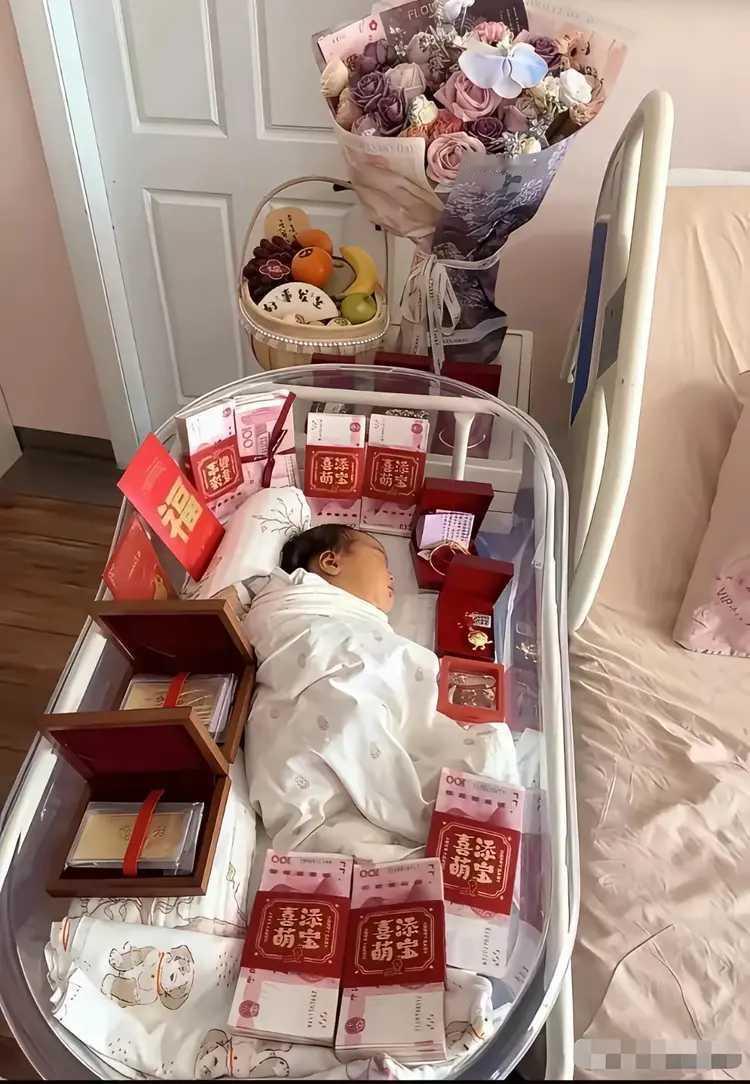 一出生就躺赢了。