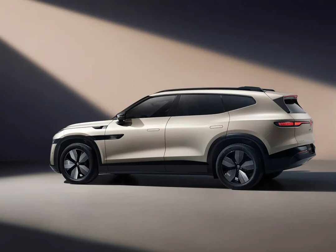 双联屏！与众08内饰官图发布 