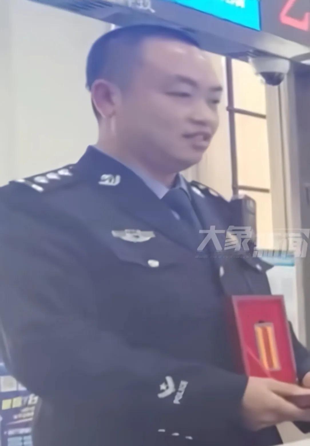 黄棚，重庆潼南人，2013年去到边疆任职13年，是检测站二队的副队长，他的堂哥说