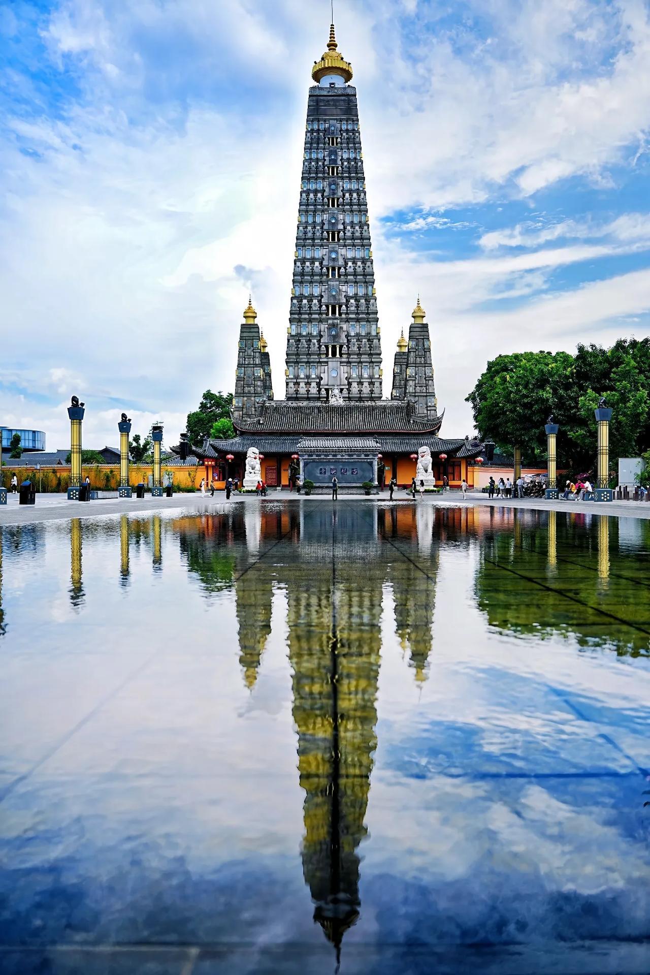 救命！成都20分钟直达的国风小城也太绝了吧！
像从《长安的荔枝》里走出来的一样，