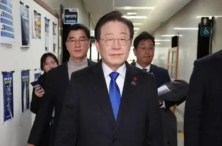 “针对韩国？朝鲜家门口试射导弹！”10月3日清晨六点半左右，韩国军方监测到朝鲜从