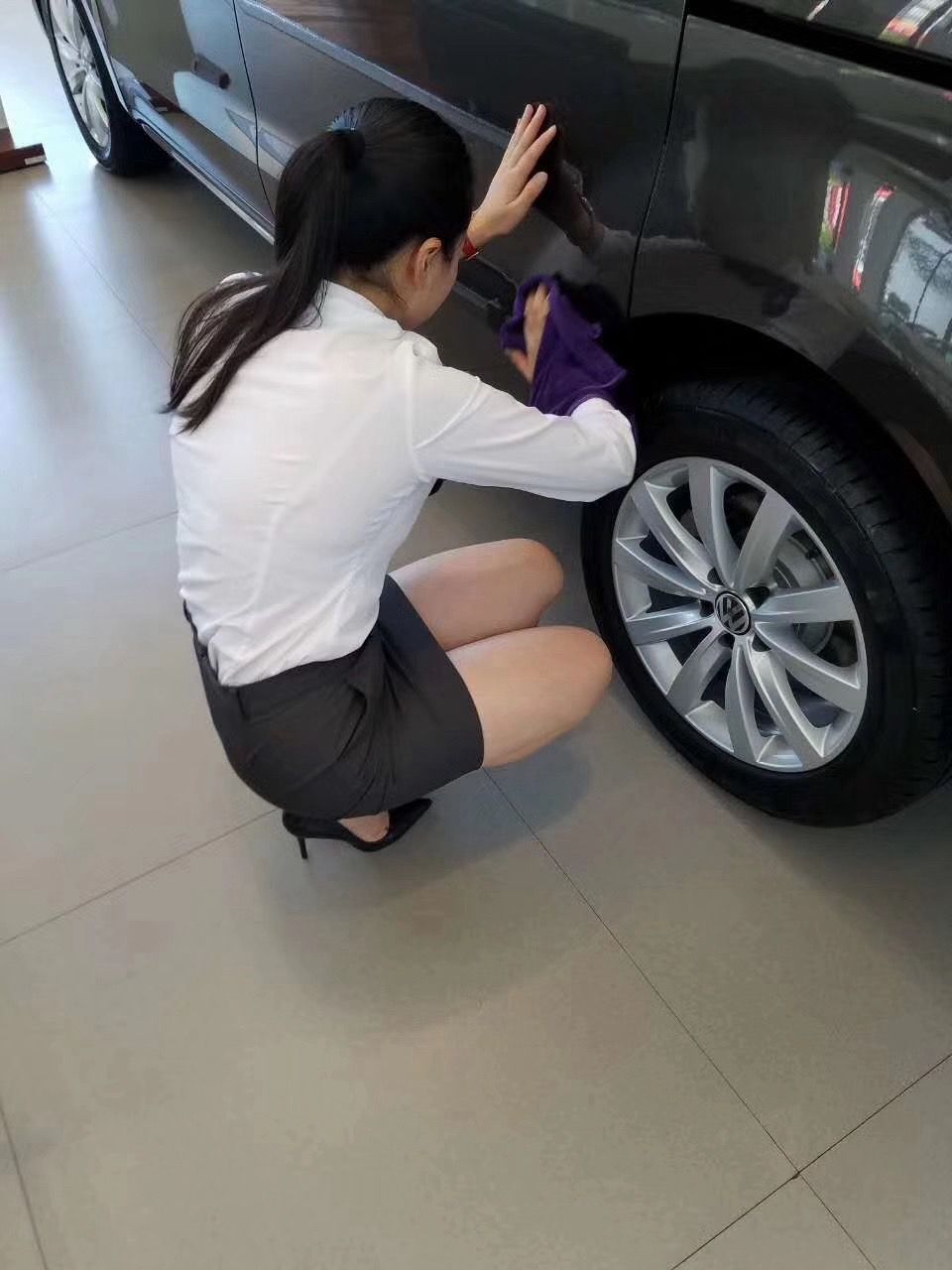 汽车销售没少擦车 