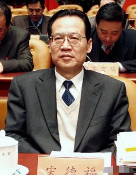 1999年厦门远华案爆发后，福建政治生态面临严峻考验，2000年底，中央一纸调令