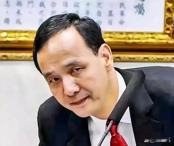 中国大陆要清醒了，台湾只要有马英九，朱立伦，想实现和平统一，门都没有。三位在台湾