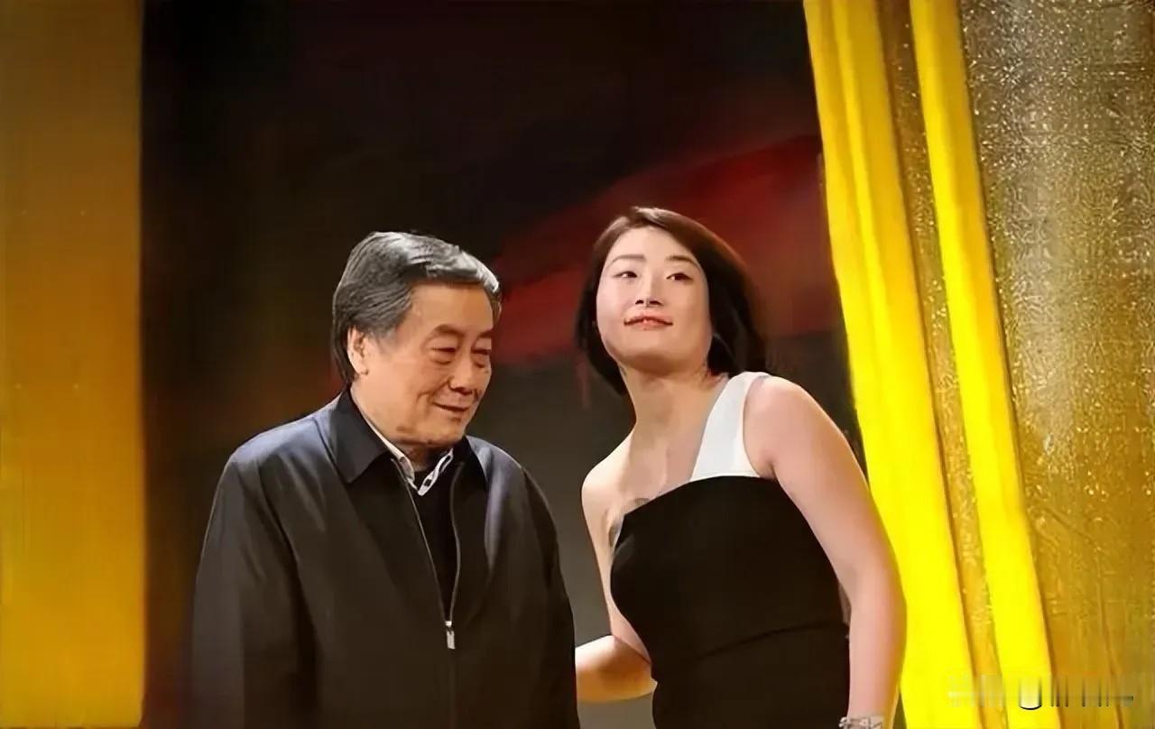 宗馥莉18亿美元资产被冻结

宗馥莉终究没撬动父亲生前摆好的棋局，18亿美元折合