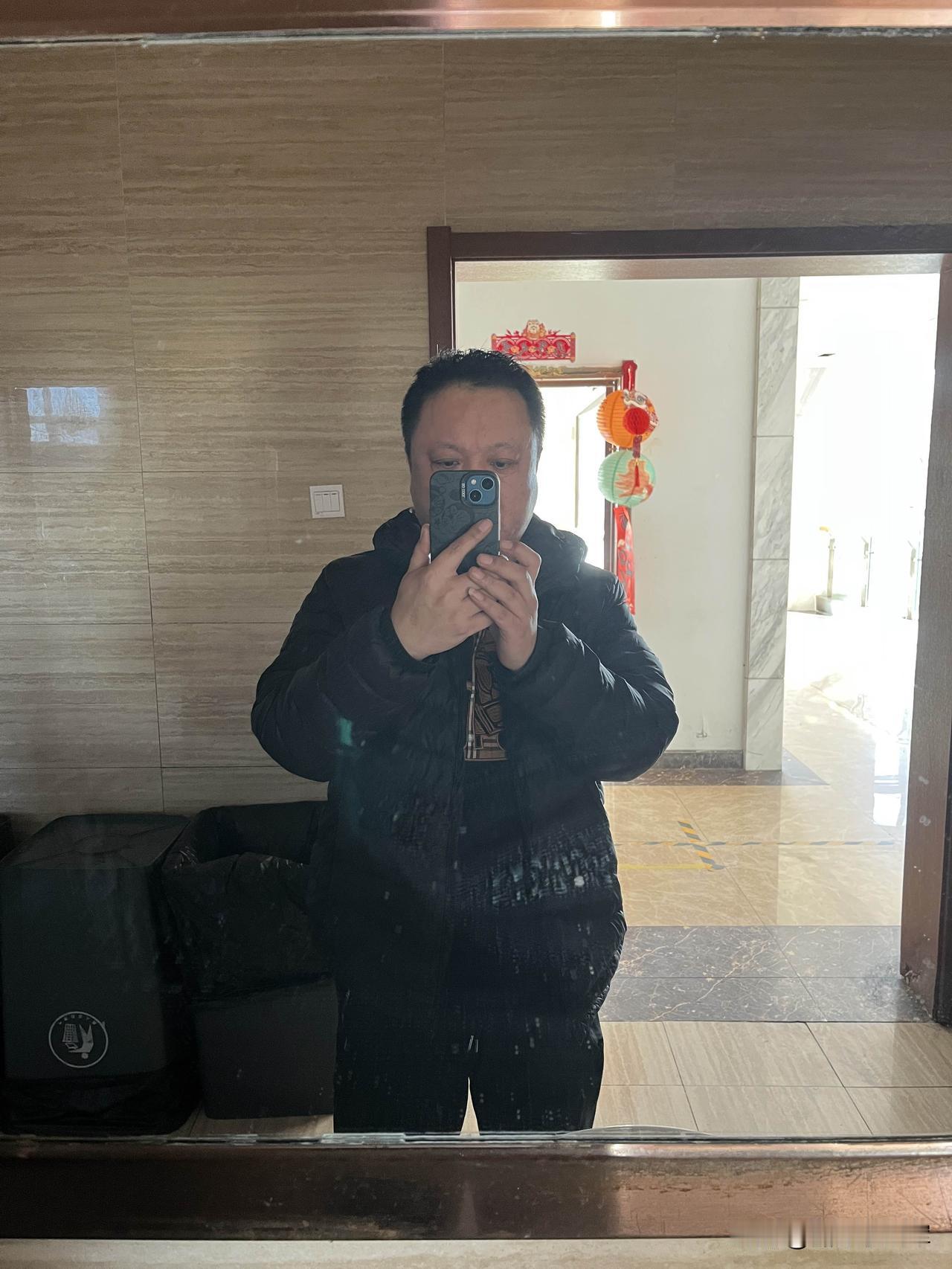 年过四十，不再讨好谁

年过四十不青春，独来独往不合群。
非是生来性孤僻，厌倦江