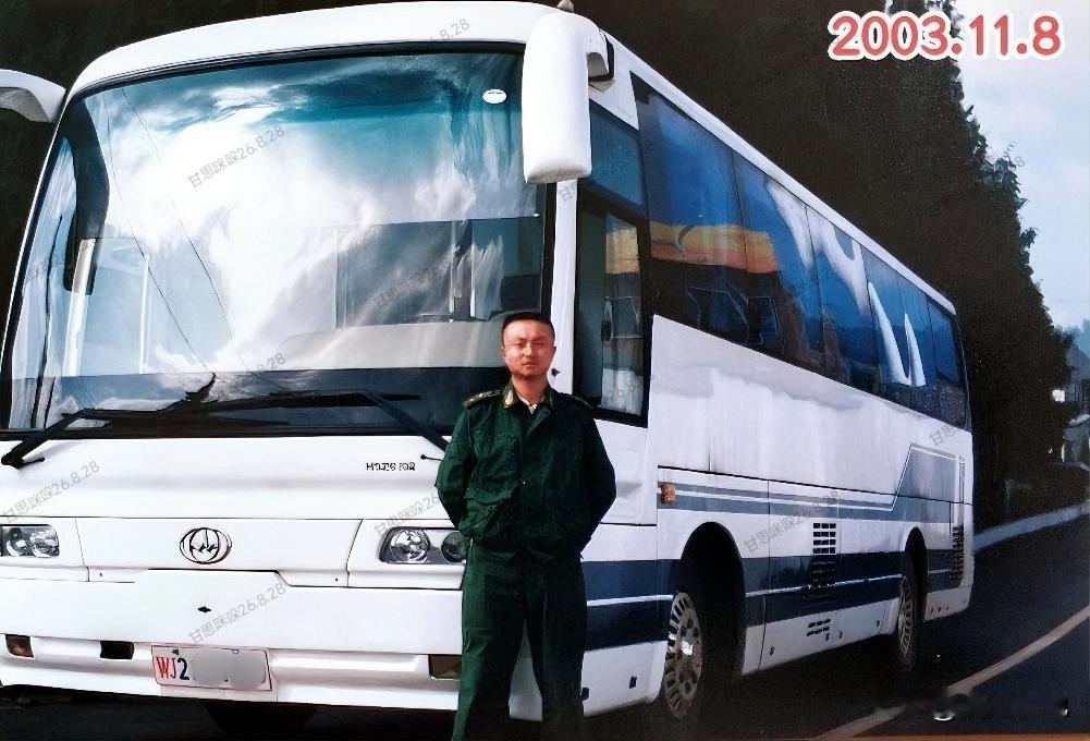 这是我当年连续开了一个多月的HSZ6102T指挥大客车，记得是因为03年下半年搞