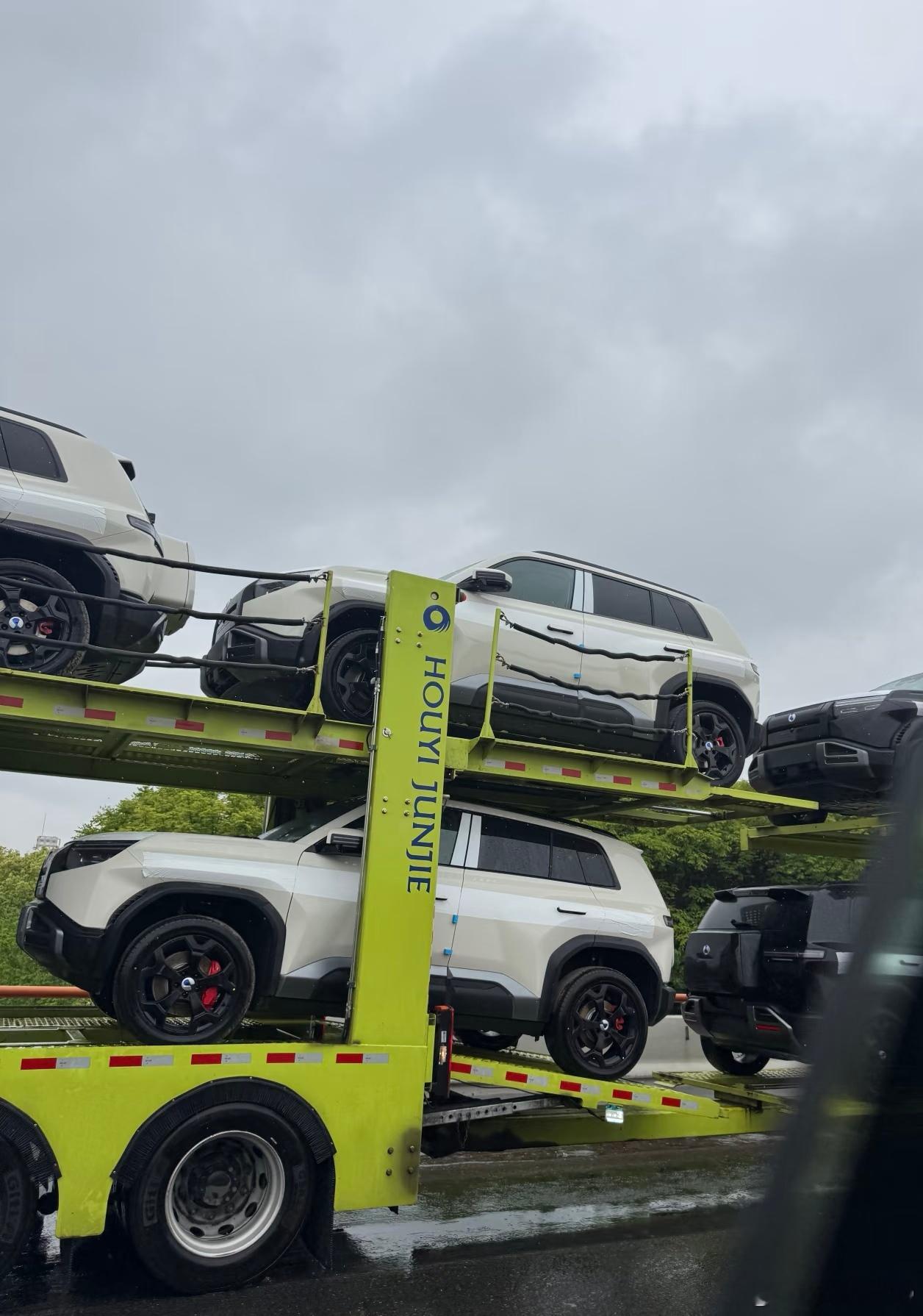 比亚迪海外 腾势标 钛3  比亚迪