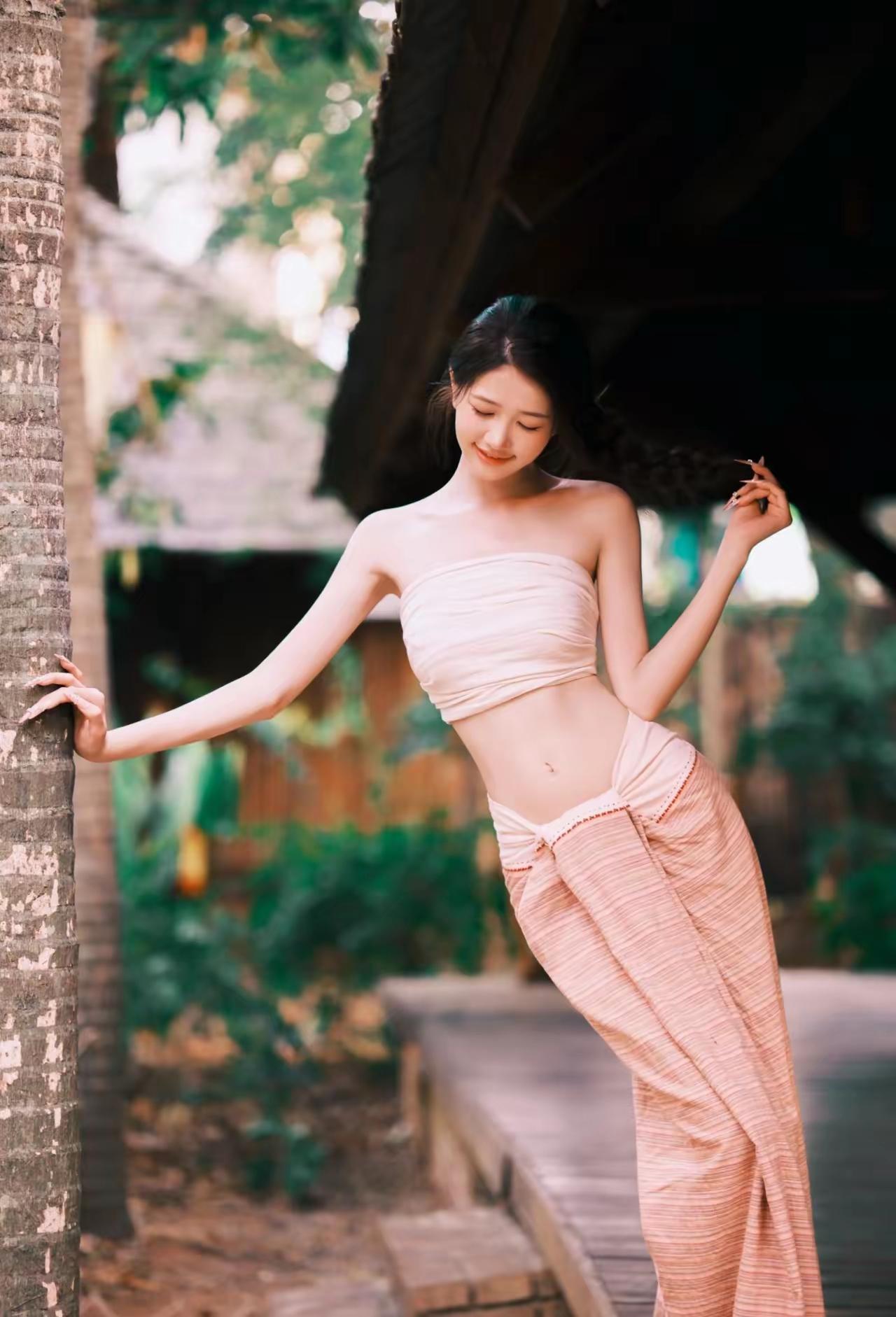 [送心]傣系美少女，重点是在腰呢？还是在jio呢？[灵光一闪]